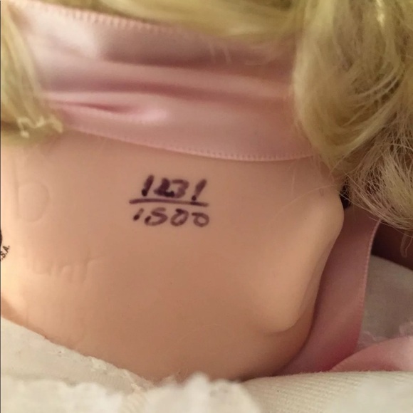 Porcelain Doll Easter 1993 World Gallery Dolls And Collectibles”Little Lamb” - Picture 6 of 12